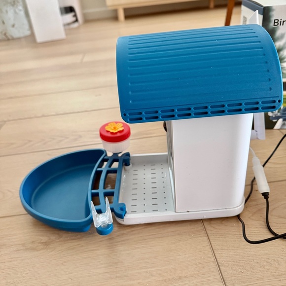 ๐ฆ AI Camera Bird Feeder Bird Identification Wireless Solar Water Tray Wall Mount - Picture 6 of 15